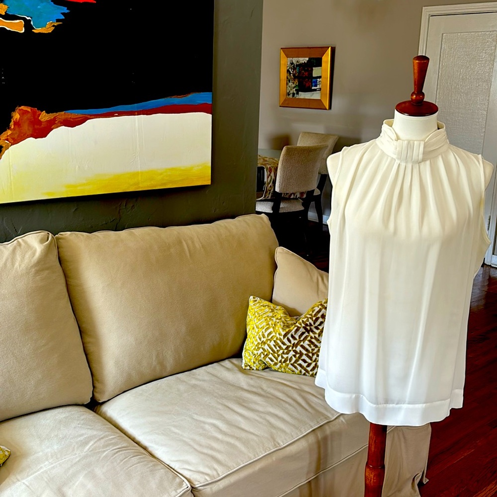 Gorgeous Badgley Mischka top. Off white. Excellent condition
